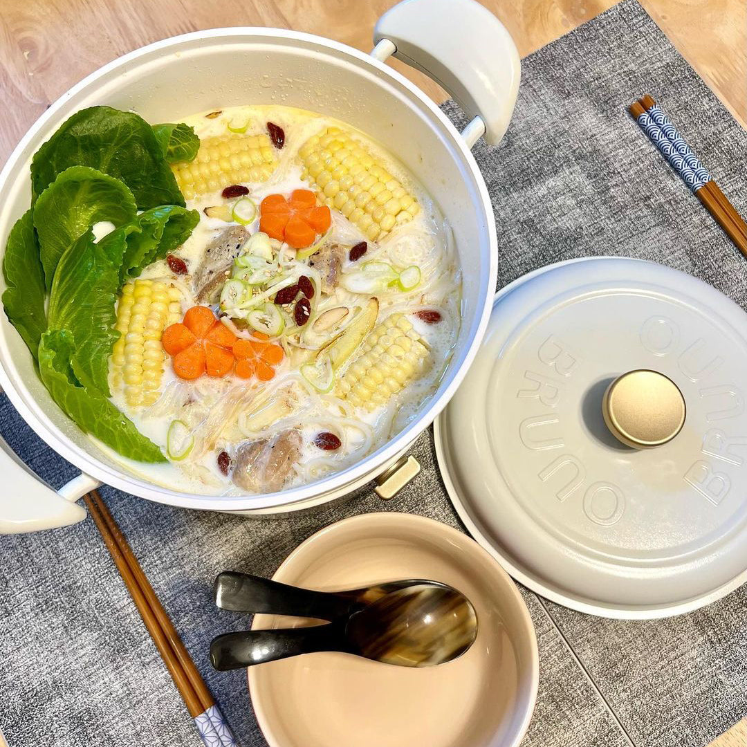 粟米大蔥雞肉牛奶湯米線