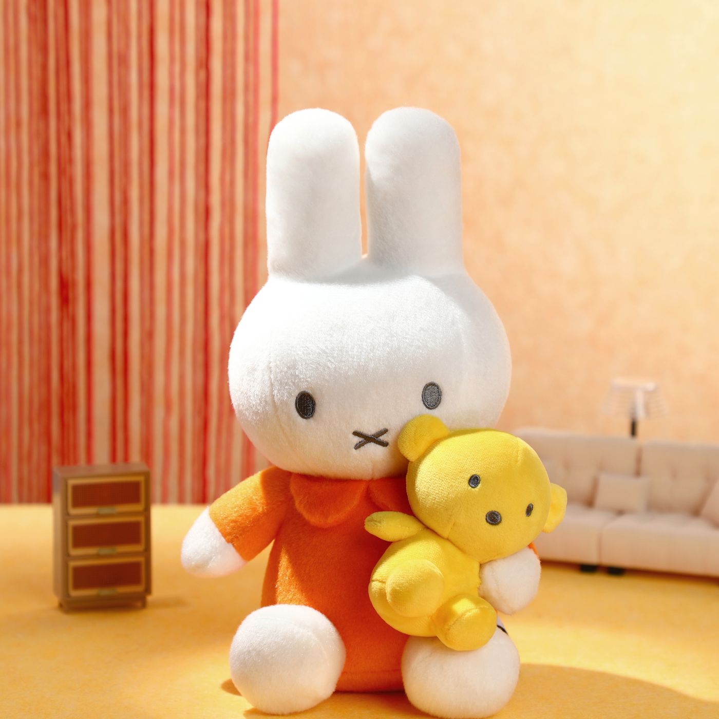 VIPO Miffy 抱抱小熊造型毛公仔 25cm | MIF37546