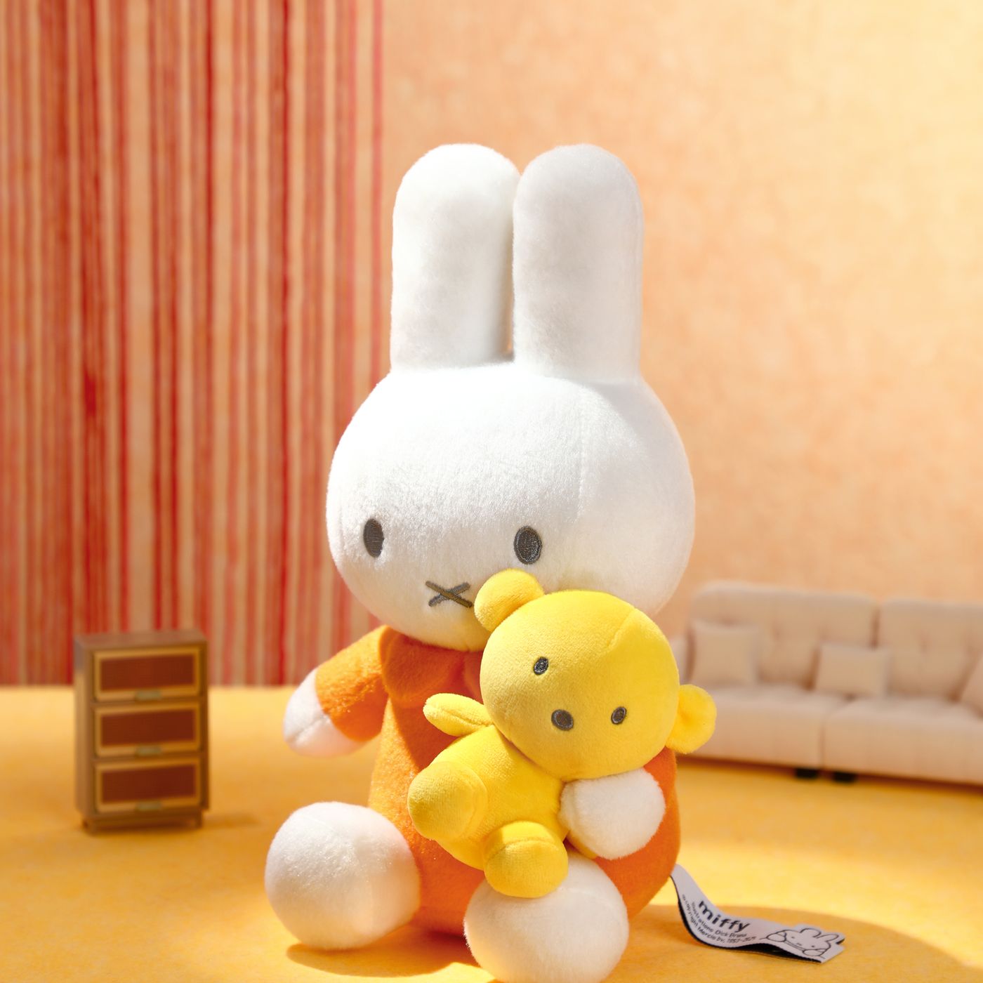 VIPO Miffy 抱抱小熊造型毛公仔 25cm | MIF37546